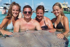 2-Stop Stingray city Sandbar and Reef Snorkel Tour in Grand Cayman